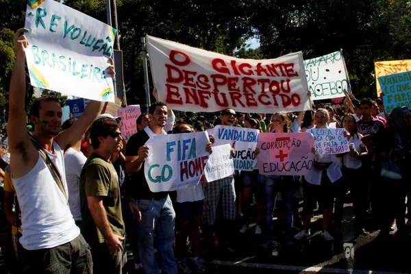 Salvador Bahia Brasilien Juni 2013 Demonstranten Protestieren Gegen Die Ankunft — Stockfoto