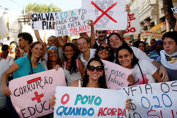 Salvador Bahia Brasil Junho 2013 Manifestantes Protestam Contra Chegada Dos — Fotografia de Stock