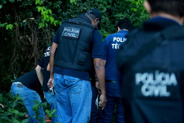 salvador, bahia, brazil - august 24, 2015: Agents from the homicide police station and experts carry out an investigation in the place where a man was murdered in the city of Salvador.