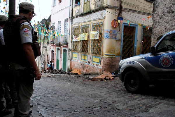 Salvador Bahia Brasilien August 2013 Militärpolizisten Stehen Neben Der Leiche — Stockfoto