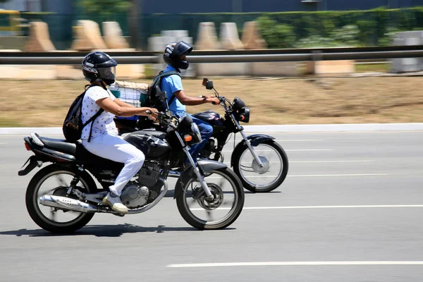 Salvador Bahia Brazil December 2020 Motorcyklist Reser Med Sin Motorcykel — Stockfoto