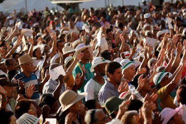 bom Jesus da lapa, bahia, brrazil - 4 Ağustos 2014: dindarlar Bom Jesus da Kucak şehrindeki kutsal hac yolculuğuna katılırlar