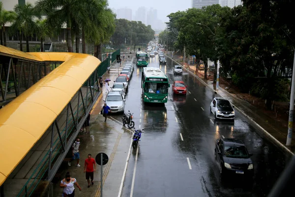 Salvador Bahia Brazilië Juni 2021 Voertuigen Worden Gezien Die Door — Stockfoto