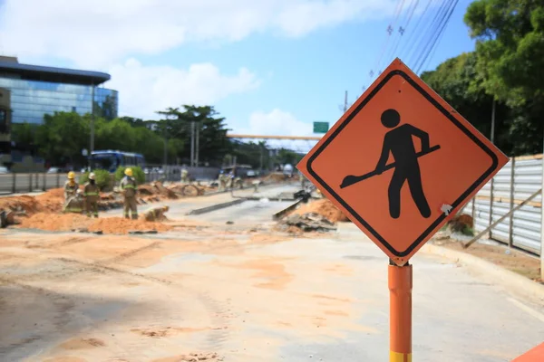 Salvador Bahia Brasil Mayo 2021 Gente Trabajando Construcción Exclusiva Carretera — Foto de Stock