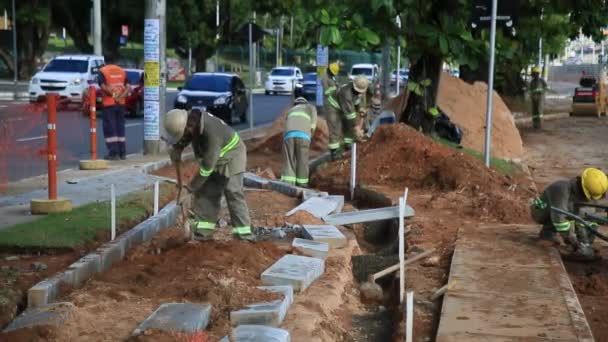 Salvador Bahia Brasil Mayo 2021 Gente Trabajando Construcción Exclusiva Carretera — Vídeo de stock