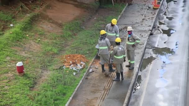 Salvador Bahia Brasil Mayo 2021 Gente Trabajando Construcción Exclusiva Carretera — Vídeo de stock