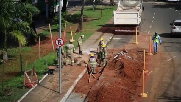 Salvador Bahia Brasil Mayo 2021 Gente Trabajando Construcción Exclusiva Carretera — Vídeos de Stock