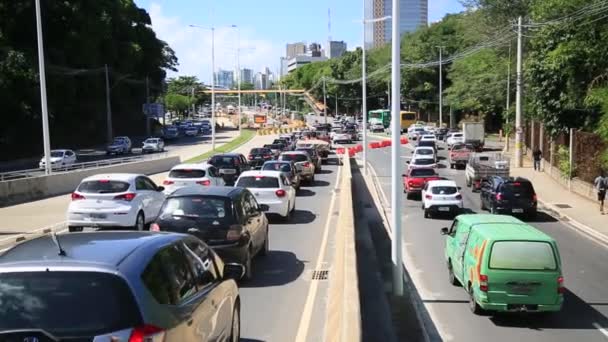 Salvador Bahia Brazil Maj 2021 Fordon Trafikstockning Nära Byggandet Ett — Stockvideo