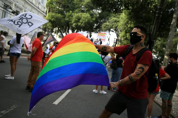 Salvador Bahia Brazil Junho 2021 Jongeman Met Gay Pride Vlag — Stockfoto