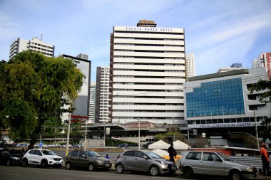 Salvador, Bahia, Brezilya - 19 Haziran 2021: Salvador 'daki Itaigara Mahallesi' nde Otel Fiesta cephesi. 
