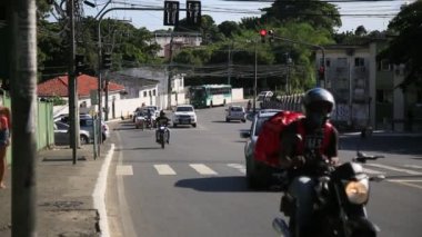 Salvador, Bahia, Brezilya 1 Haziran 2021: Salvador şehrinde araçların trafiği.