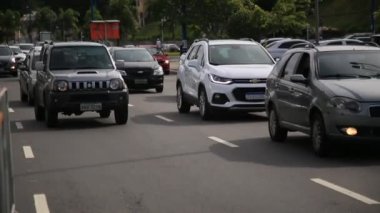 Salvador, Bahia, Brezilya 1 Haziran 2021: Salvador şehrinde araçların trafiği.