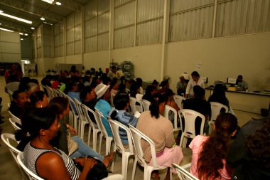 Vitoria da Conquista, Bahia, Brezilya - 31 Ekim 2011: Vitoria da Conquista kentindeki Bolsa Familia programında insanlar kayıt yaptırırken görüldü..