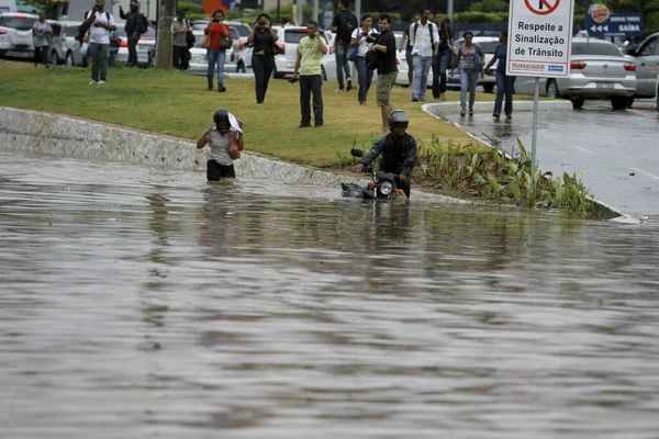 Salvador Bahia Brazil April 2015 Vehicle Seen Flooded Area Rainwater — Stockfoto