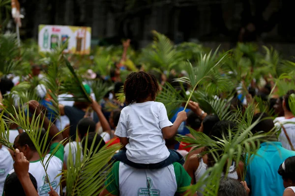 Salvador Bahia Brazil Μάρτιος 2015 Καθολικοί Φαίνεται Μεταφέρουν Κλαδιά Φοίνικα — Φωτογραφία Αρχείου