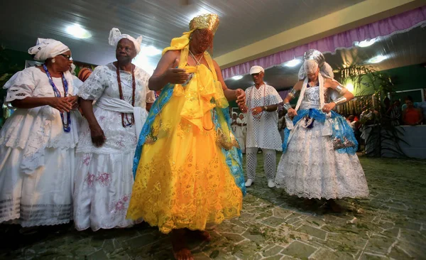 Simoes Filho Bahia Barazil 2016年2月27日 Simes Filho市のTerreiroで宗教的なお祝い中にCandomble宗教のインテグラントが見られます — ストック写真