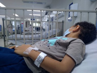 Salvador, Bahia, Brezilya - 18 Temmuz 2021: Çocuk Salvador 'daki bir hastanenin çocuk koğuşunda görüldü..