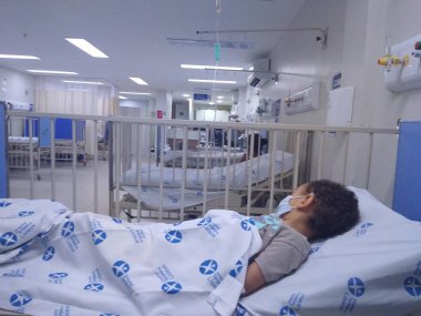 Salvador, Bahia, Brezilya - 18 Temmuz 2021: Çocuk Salvador 'daki bir hastanenin çocuk koğuşunda görüldü..