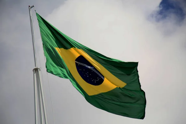 Salvador Bahia Brazil July 2021 Флаг Бразилії Можна Побачити Полюсі — стокове фото