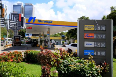 Salvador, Bahia, Brezilya - 20 Temmuz 2021: Salvador şehrindeki Ipiranga şebekesinin ön cephesi.