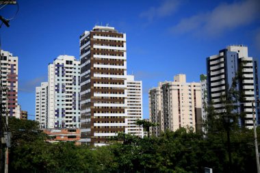 Salvador, Bahia, Brezilya - 20 Temmuz 2021: Salvador 'un Stiep ilçesinde bir apartman cephesi. * * * Yerel altyazı * *