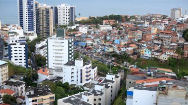 Salvador, Bahia, Brezilya - 29 Ağustos 2016: Salvador 'un Federacao semtindeki gecekondu mahallesindeki konutların havadan görünüşü. * * * Yerel altyazı * *