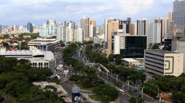 Salvador, Bahia, Brezilya - 29 Ağustos 2016: Salvador 'daki Itaigara Mahallesi' ndeki yerleşim ve ticari binaların havadan görünüşü. Görüntüde Avenida ACM 'i de görebilirsiniz. * * * Yerel altyazı * *
