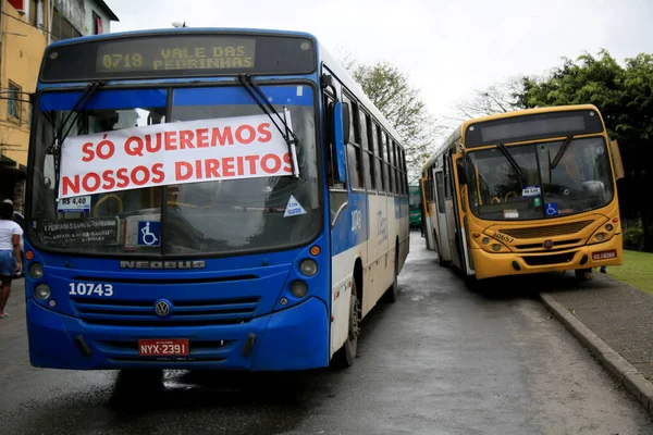 Salvador, Bahia, Brezilya - 27 Temmuz 2021: Salvador kentindeki Lapa İstasyonu 'ndaki toplu taşıma sürücüleri eylemlerini durdurdu.