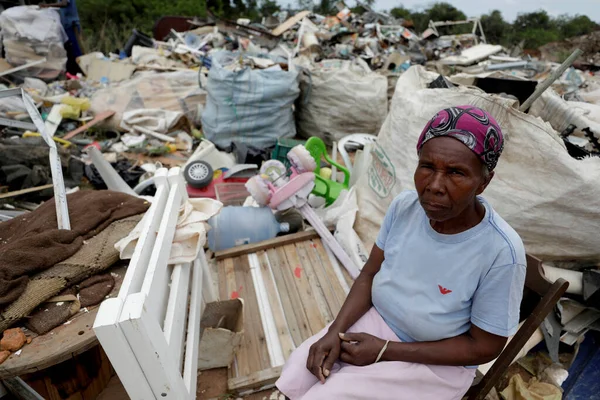 Lauro Freitas Bahia Brazil March 2019 Elderly Woman Collecting Material — Stock Photo, Image