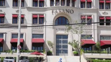 Salvador, Bahia, Brezilya - 17 Ağustos 2021: Castro Alves Meydanı 'ndaki Fasano Oteli manzarası, Salvador şehrinin tarihi merkezi..