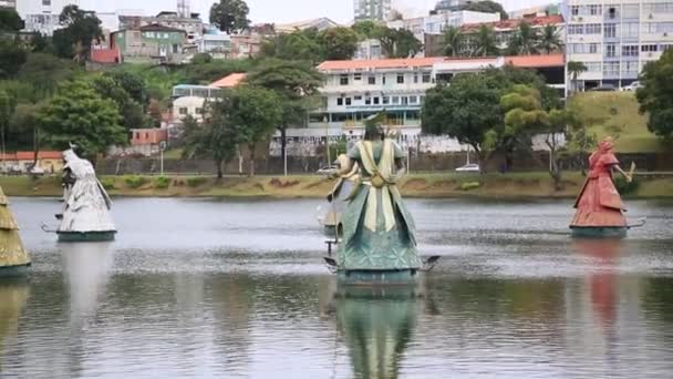 salvador, bahia, brazil - augusztus 17, 2021: Orixa szobor, Candomble entity, látható a tó Dique de Itororo a város Salvador.