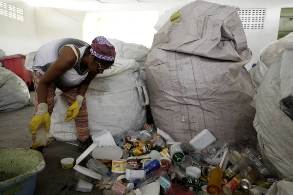 Alagoinhas Bahia Brasil Mayo 2019 Mujer Trabaja Una Cooperativa Reciclaje —  Fotos de Stock
