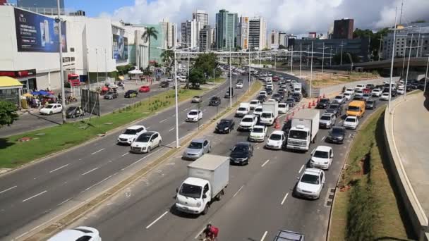 Salvador Bahia Brasil Agosto 2021 Veículos Que Viajam Uma Avenida — Vídeo de Stock