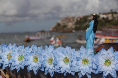 Salvador, Bahia, Brezilya - 2 Şubat 2014: Salvador şehrinde Candomeblem dininin üyeleri tarafından kutlanan Orixa Yemanja 'nın görüntüsü.