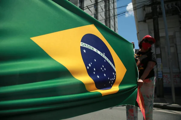 Salvador Bahia Brazylia Września 2021 Protestujący Nosi Brazylijską Flagę Podczas — Zdjęcie stockowe