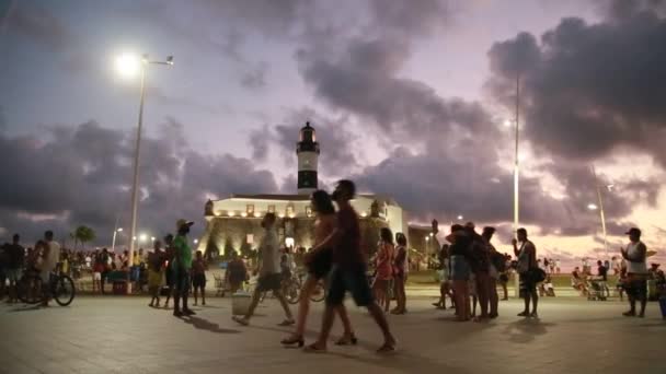Salvador Bahia Brazil Σεπτεμβρίου 2021 Άνθρωποι Φαίνονται Περπατούν Στο Πεζοδρόμιο — Αρχείο Βίντεο