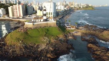 Salvador, Bahia, Brezilya - 12 Eylül 2021: Salvador şehrindeki Farol da Barra olarak da bilinen Forte de Santo Antonio 'nun havadan görünüşü.