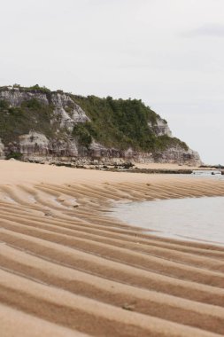 Porto seguro, Bahia, Brezilya - 2 Ocak 2010: Porto Seguro şehrinin güney kıyısındaki Espelho plajı manzarası.