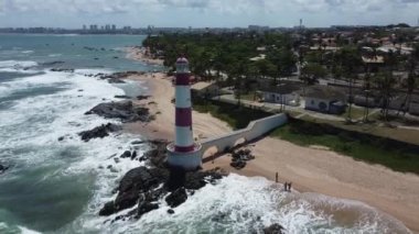 Salvador, Bahia, Brezilya - 16 Eylül 2021: Salvador 'daki Itapua Deniz Feneri' nin havadan görünüşü.
