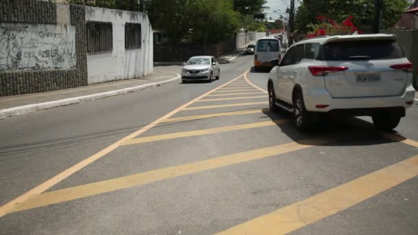 salvador, bahia, Brazílie - 16. září 2021: zebra žlutě natřený pruh na asfaltu, což znamená, že vozidla nesmějí jezdit ve městě Salvador.