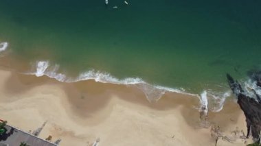 Salvador, Bahia, Brezilya - 27 Eylül 2021: Slavdor 'daki Porto da Barra plajı manzarası.