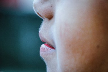 Kuru Dudaklı Geliştirilmiş 'e yakınlaş