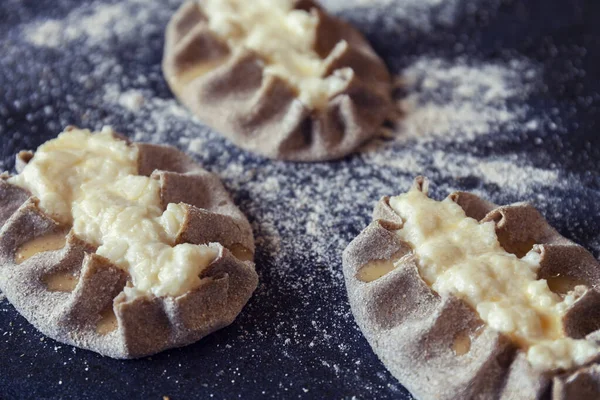 Traditionella finska passer - Karelska pajer Från landskapet Karelen. — Stockfoto