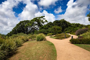 Buderim köyü parkı - Avustralya 'nın Buderim Sunshine Coast Queensland kentinin manzaralı yerleri. Rahatlamak için yer.