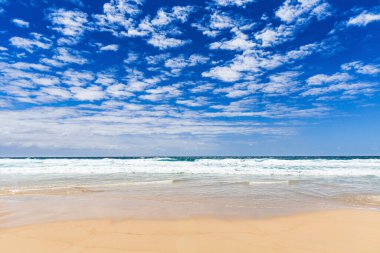 Alexandria Körfezi, Noosa Ulusal Parkı Queensland, Günışığı Sahili, Avustralya. Tatil, dinlenme, zaman, seyahat.