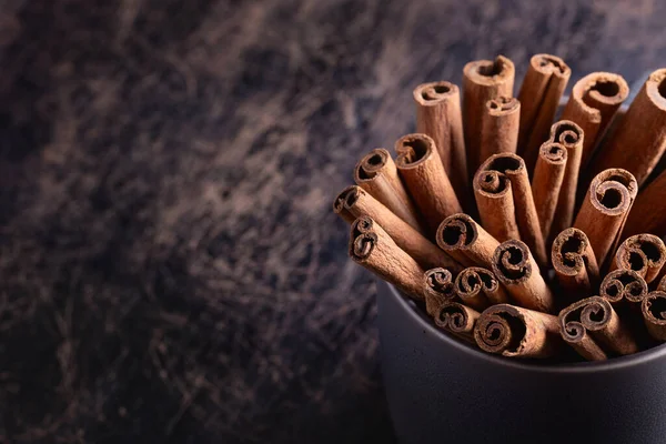 Cinnamon Sticks Ceramic Bowl Black Rustic Background Copyspace Dark Photo — Stock Photo, Image