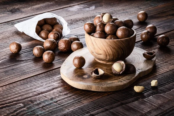 Organic Ripe Whole Macadamia Nuts Bowl Old Wooden Rustic Table — Stock Photo, Image