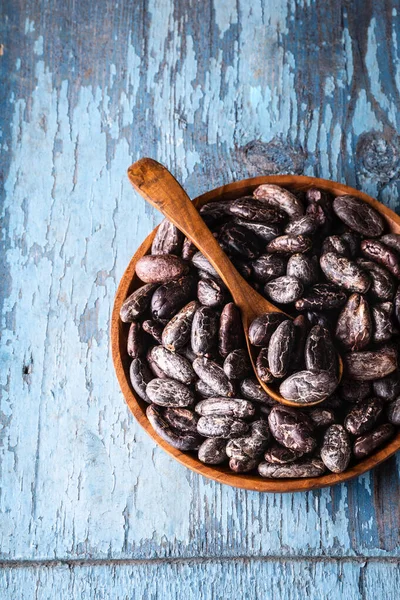 Granos Cacao Secos Crudos Orgánicos Cuenco Madera Sobre Fondo Rústico —  Fotos de Stock