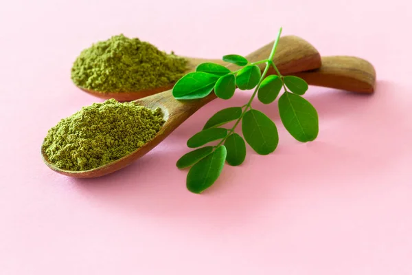 Moringa Powder Moringa Oleifera Wooden Spoons Original Fresh Moringa Leaves — Stock Photo, Image