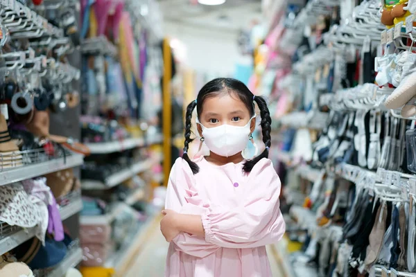 Ασιατικό Παιδί Παιδί Κορίτσι Φορώντας N95 Λευκή Μάσκα Προσώπου Για Εικόνα Αρχείου